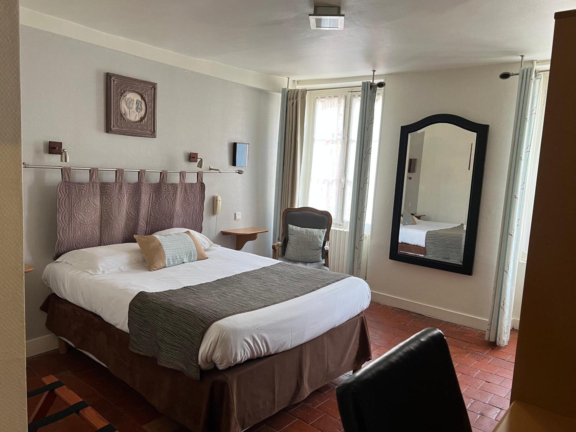 Le Grand Monarque Donzy Hotell Eksteriør bilde